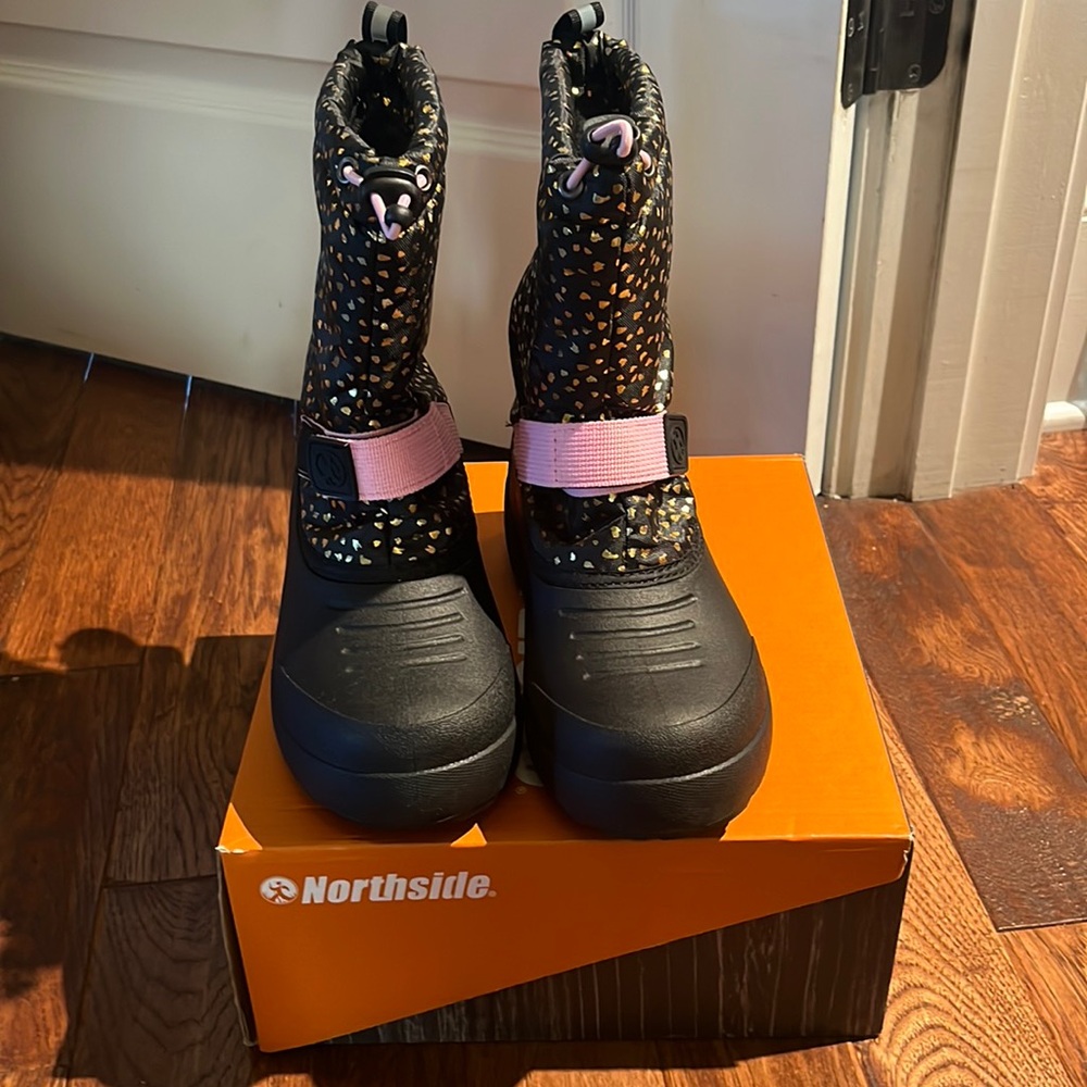 North side girls winter boots. Size 5